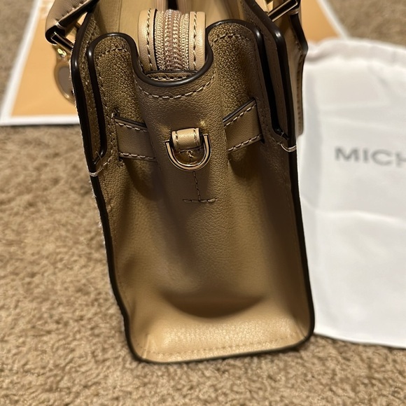 Michael Kors satchel purse/cross body - Picture 3 of 8